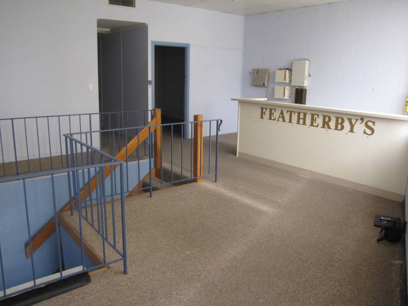 UPSTAIRS OFFICE SPACE - OPPOSITE BEACH Picture 3