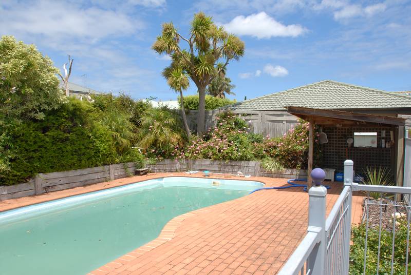 GREAT FAMILY HOME - JUST IN TIME FOR SUMMER! Picture 2