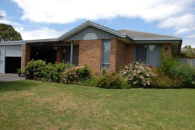 GREAT FAMILY HOME - JUST IN TIME FOR SUMMER! Picture