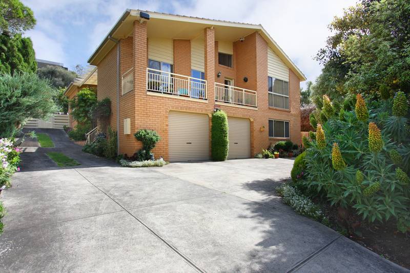 BEAUTY & THE BEACH Picture 2