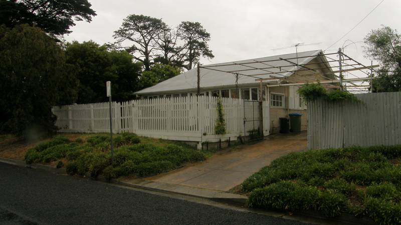 LARGE FAMILY BEACH HOME Picture 1