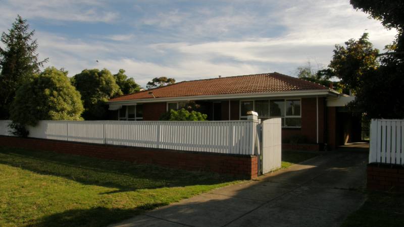 BELEURA HILL ROAD - FANTASTIC LOCATION Picture 1