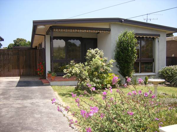 JUST FINISHED STUNNING RENOVATIONS Picture 1