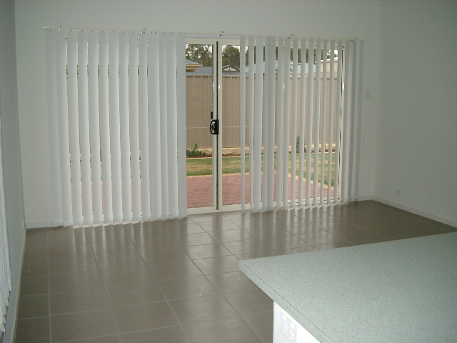 NEAR NEW MODERN TOWN HOUSE! OPEN THURS 8TH OCT, 5.00-5.20PM Picture 3