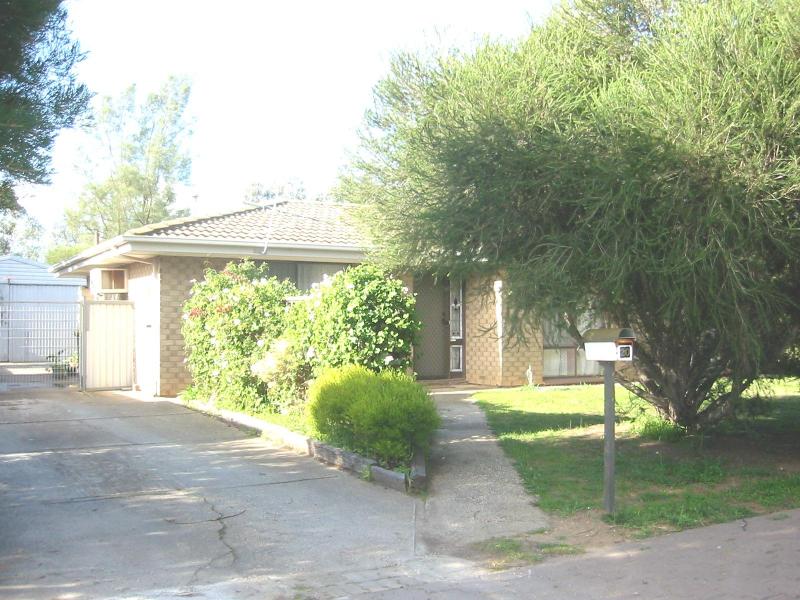 NEAT & TIDY 3 BEDROOM HOME! OPEN TUESDAY 3RD NOV, 4.00-4.20PM Picture 1