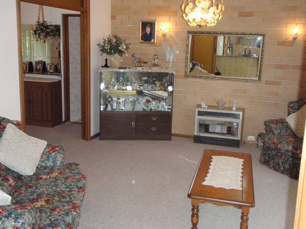 Just Move In & Enjoy! Picture 2