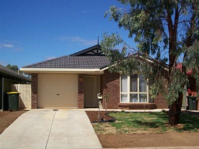 BEAUTIFULLY PRESENTED 3 BEDROOM VILLA! OPEN MON 7TH DEC, 5.00-5.20PM Picture