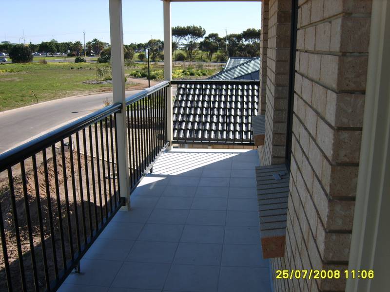 GREAT LOCATION!! ONLY 1 KM TO THE BEACH!! OPEN INSPECTION WED 6TH JANUARY, 2010 3.30PM-4.00PM! Picture 2