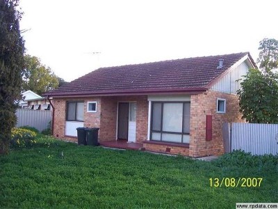 SECURE NEAT & TIDY 3 BEDROOM HOME! OPEN TUES 10TH NOV, 5.00-5.20PM Picture