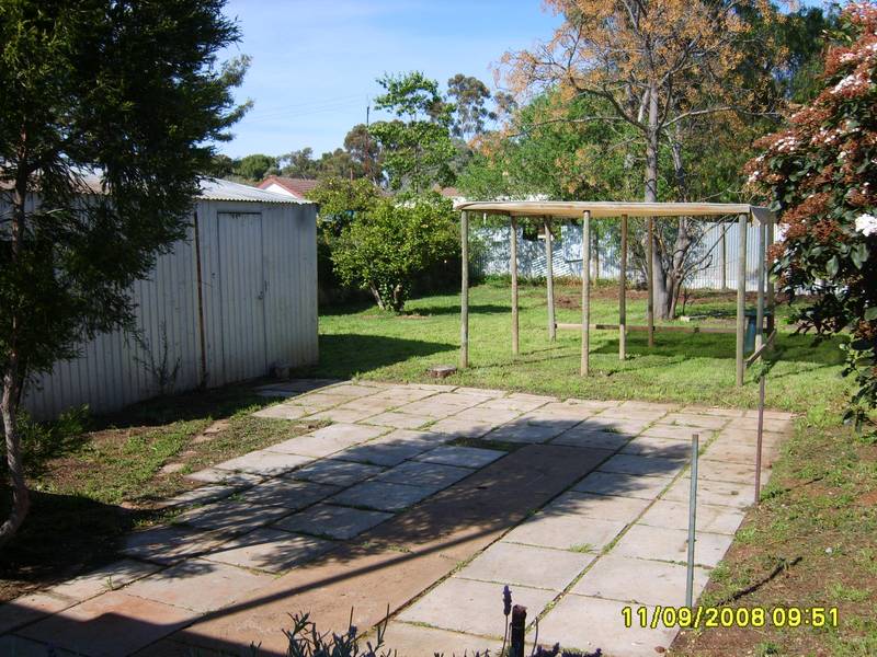 NEAT AS A PIN! Picture 3