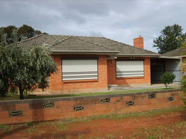 IF YOU LIKE PIZZA THIS HOME'S FOR YOU! Picture 1