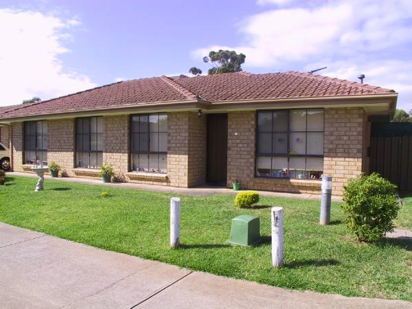 WELL PRESENTED 2 BEDROOM UNIT IN QUIET GROUP! OPEN THURS 16TH OCT, 4.30-5.20PM! Picture 1