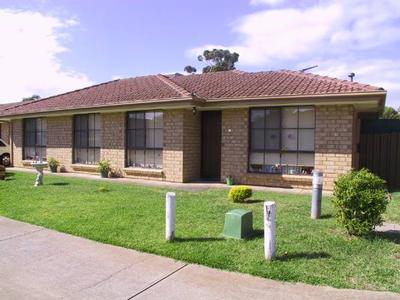 WELL PRESENTED 2 BEDROOM UNIT IN QUIET GROUP! OPEN THURS 16TH OCT, 4.30-5.20PM! Picture