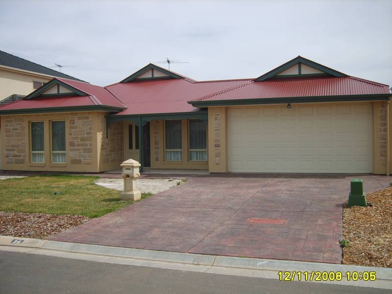 MAGNIFICENT 4 BEDROOM HOME! Picture 1