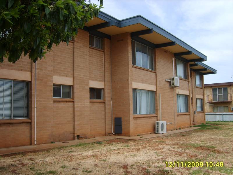 2 BEDROOM UPSTAIRS FLAT! OPEN WED 9TH DECEMBER, 4.00-4.20PM Picture 1