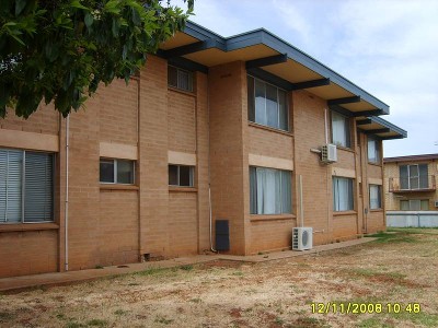 2 BEDROOM UPSTAIRS FLAT! OPEN WED 9TH DECEMBER, 4.00-4.20PM Picture