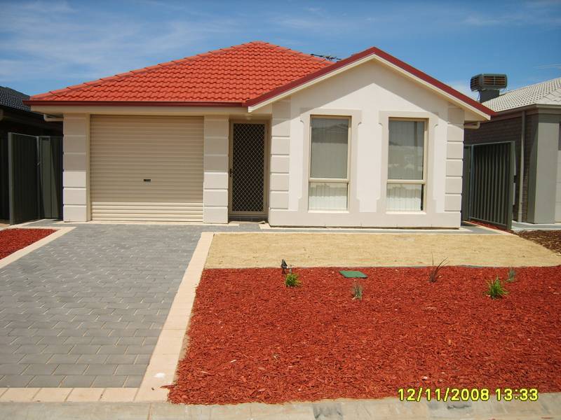 NEAR NEW 4 BEDROOM HOME WITH ENSUITE! OPEN TUES 13TH OCT, 5.00-5.20PM Picture 1