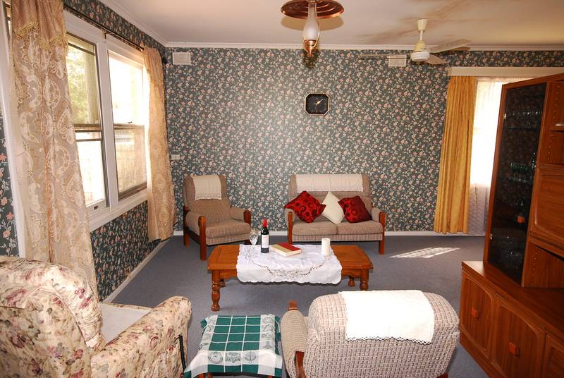 Attention First Home Buyers Or Investors! Picture 2