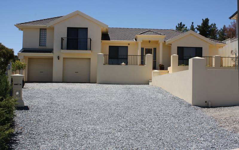 Magnificent Family Home Picture 1