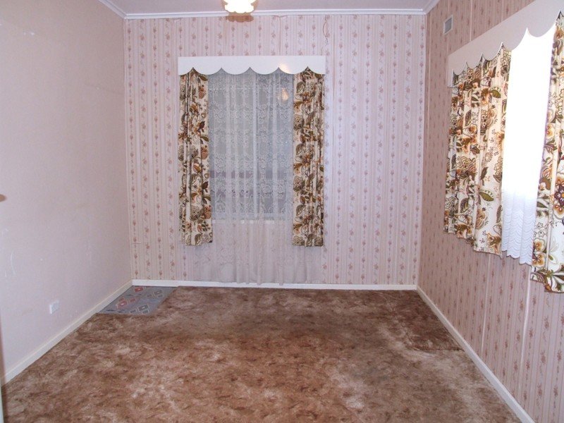 3 BEDROOM HOME! Picture