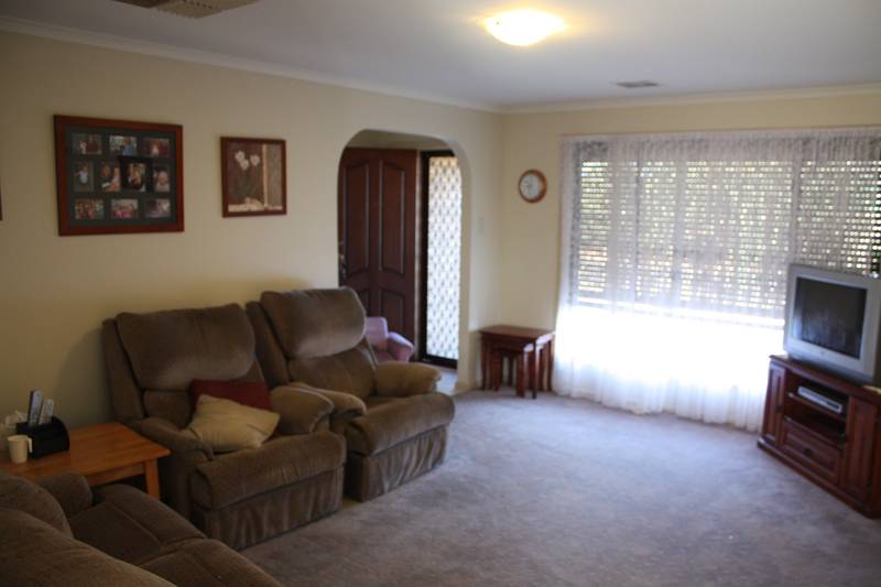 Large Family Home! Picture 3