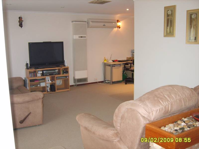 ENTERTAINERS DELIGHT!! OPEN WED 25TH NOV, 5.00-5.20PM Picture 2