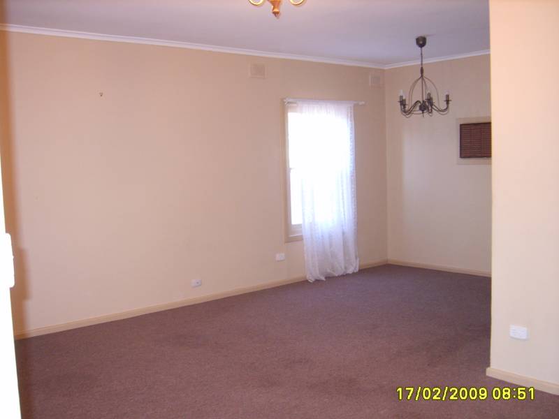 3 BEDROOM HOME!! Picture 3