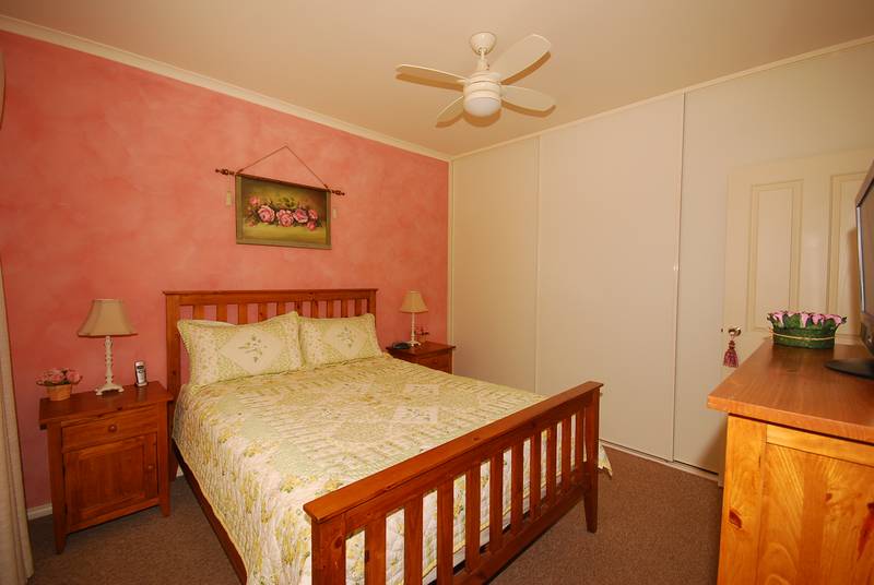 Exceptionally Presented Villa Picture 2