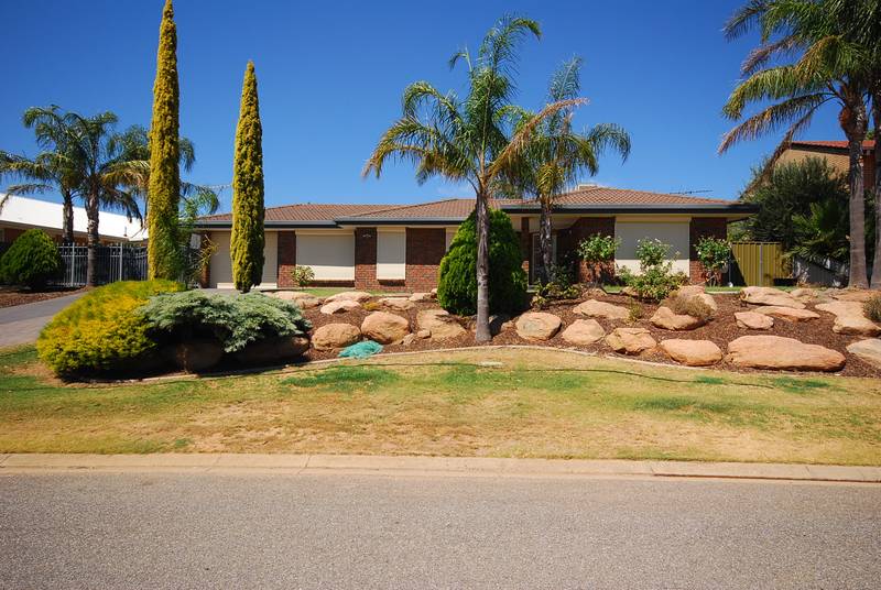 Stunning 4 Bedroom Home! Picture 1