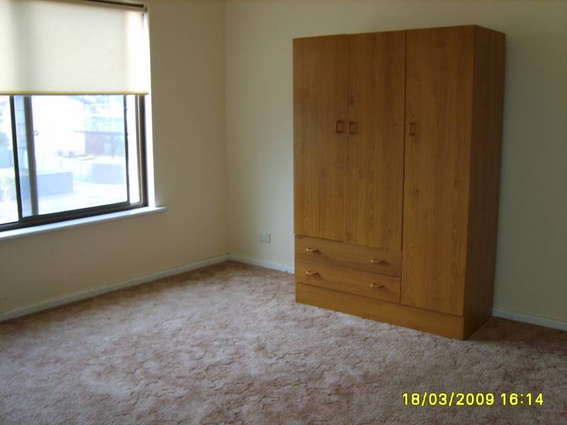 NEAT AND TIDY UNIT FOR BEACH LOVERS! Picture 2