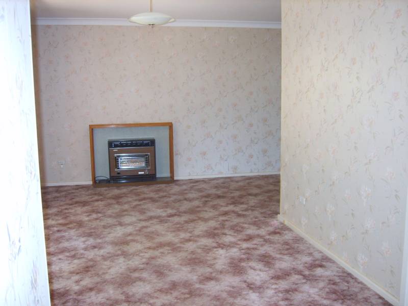 SOLID BRICK 3 BEDROOM HOME! Picture 2