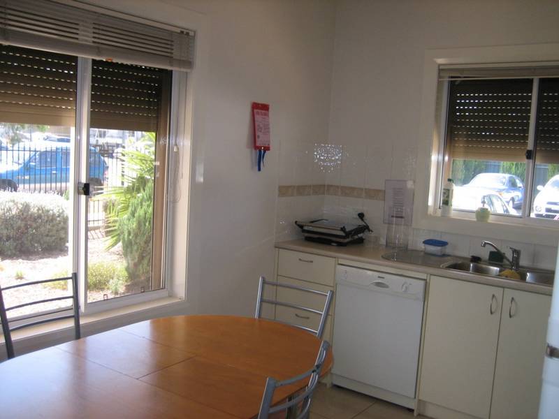 FANTASTIC EXPOSURE TO OVER 38,000 VEHICLES EACH DAY! Picture 3