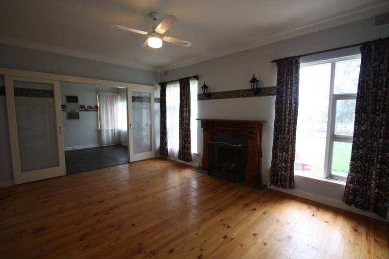 Country Setting - City Living! Picture 2