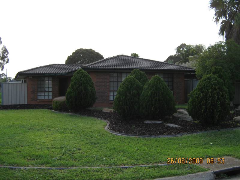 Courtyard Home in No Thru Street! Picture 1