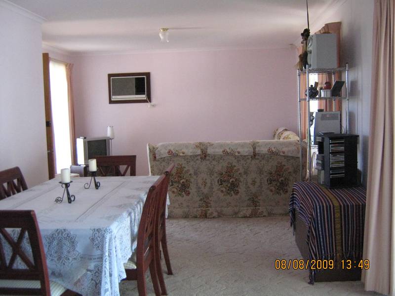 Courtyard Home in No Thru Street! Picture 3