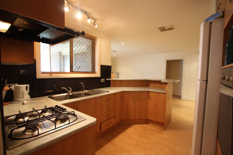 Lovely Home Ticks All The Boxes! Picture 2