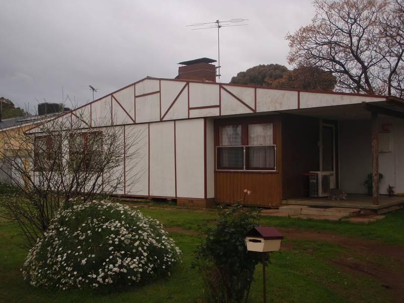 Attention First Home Buyers Or Investors Picture 3