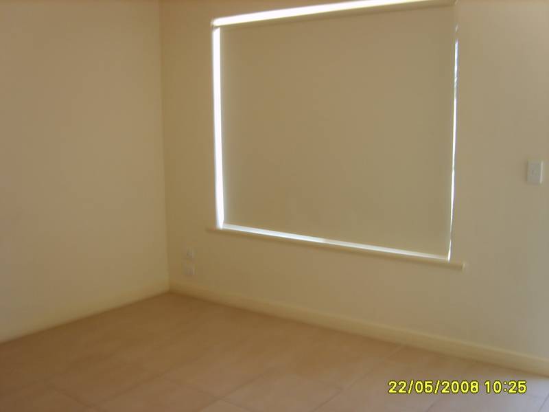 FRESHLY PAINTED 2 BEDROOM UNIT! Picture 2