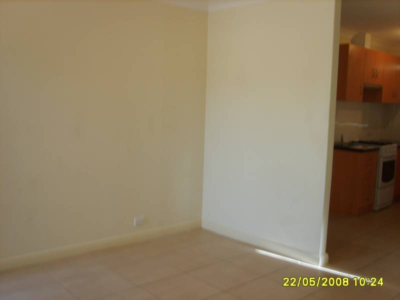 FRESHLY PAINTED 2 BEDROOM UNIT! Picture 1