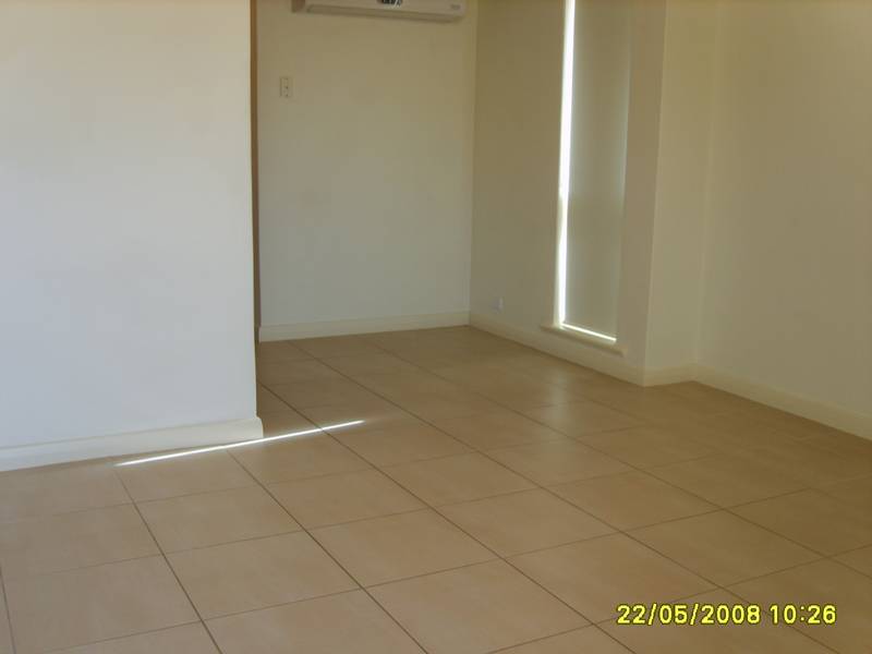 FRESHLY PAINTED 2 BEDROOM UNIT! Picture 3