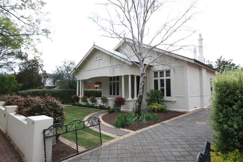 Family Living At Its Best! Picture 1