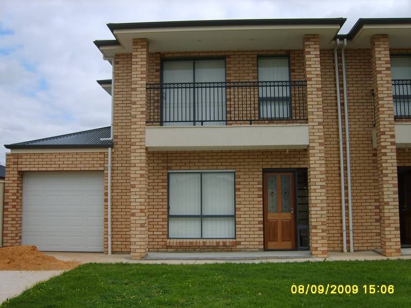 BRAND NEW MODERN TOWNHOUSE! OPEN WED 14TH OCT, 5.00-5.20PM Picture 3
