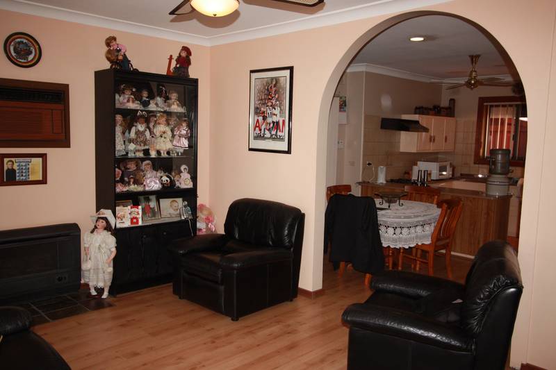 Ideal For The Entertainer With Room To Move Picture 3