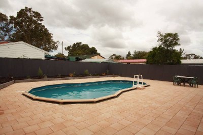 3 BEDROOM HOME WITH INGROUND POOL Picture