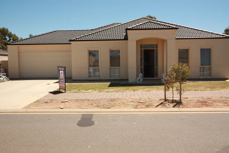 Gorgeous 4 Bedroom Home !! Picture 1
