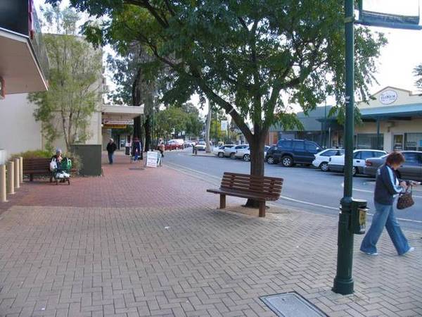 Prime Position - Portion of Office Site! Picture 2