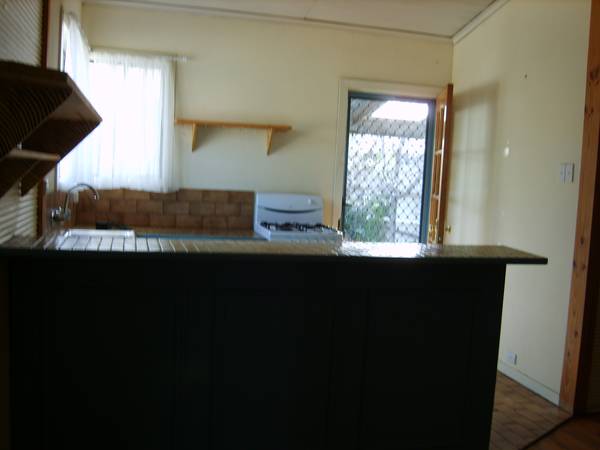 QUAINT COTTAGE JUST A SHORT DRIVE TO THE BEACH! Picture 3