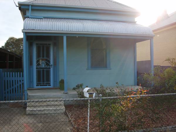 QUAINT COTTAGE JUST A SHORT DRIVE TO THE BEACH! Picture 1