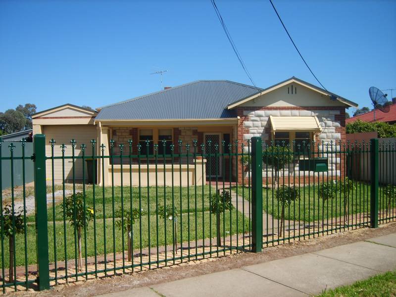 CHARACTER & CHARM! Picture 1