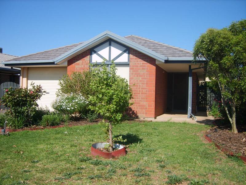 3 BEDROOM HOME- CONVENIENT LOCATION! Picture 1